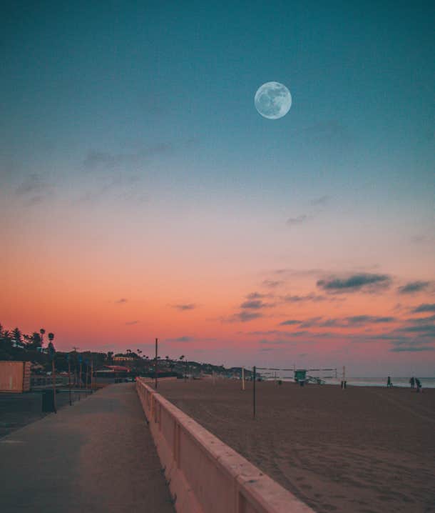 Les effets qui changent la vie de l'éclipse lunaire de la pleine lune du 28 octobre expliqués par les astrologues