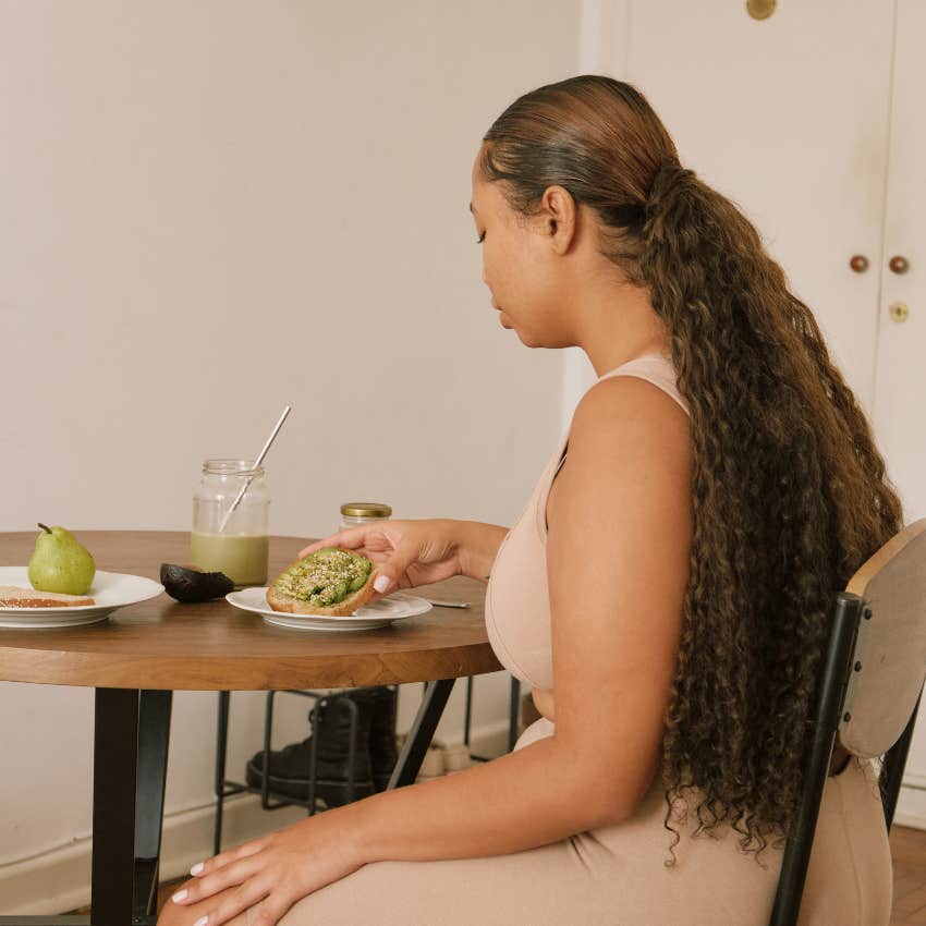 Femme en train de changer les signes d'appétit Signes de la saison d'éclipse